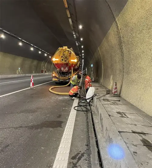 科尔沁左翼中隧道排水渠清淤